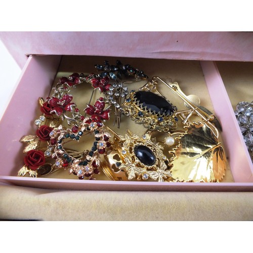 433 - Design Phillipe jewellery box full of vintage jewellery and brooches.