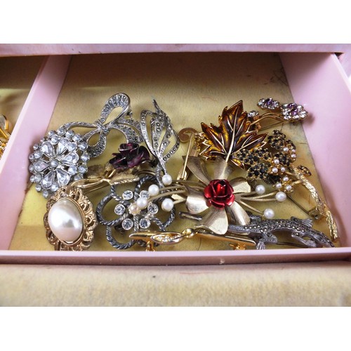 433 - Design Phillipe jewellery box full of vintage jewellery and brooches.