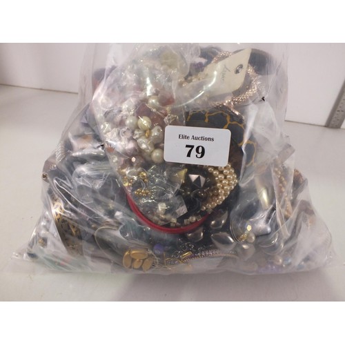 79 - 10kg of unsorted costume jewellery.