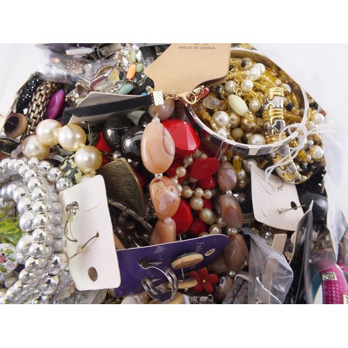 80 - 10kg of unsorted costume jewellery.