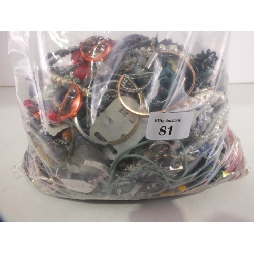 81 - 10kg of unsorted costume jewellery.