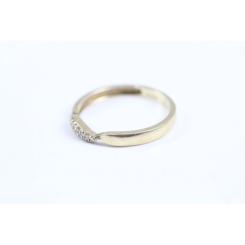 15 - 9ct gold diamond set dress ring (1.4g)- Size N