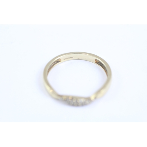 15 - 9ct gold diamond set dress ring (1.4g)- Size N