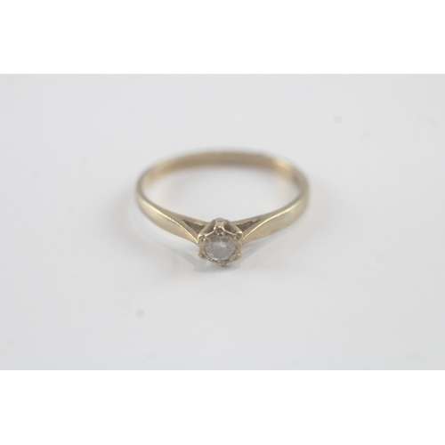 19 - 9ct gold diamond set solitaire ring (1.3g)- Size M