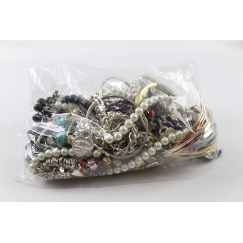 42 - Assortment of Fashion Jewellery inc. Bracelets, Necklaces 1571g