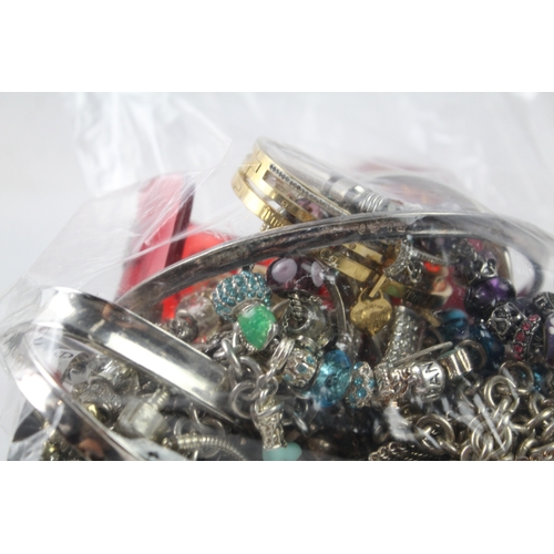 50 - Assortment of Fashion Jewellery inc. Bracelets, Necklaces 1505g