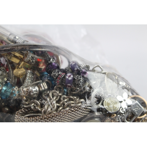 50 - Assortment of Fashion Jewellery inc. Bracelets, Necklaces 1505g