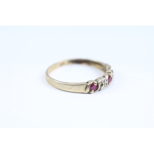 71 - 9ct gold ruby and diamond set five stone eternity ring (1.3g)- Size P