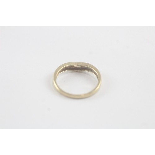 89 - 9ct gold diamond set wishbone eternity ring (1.8g)- Size N