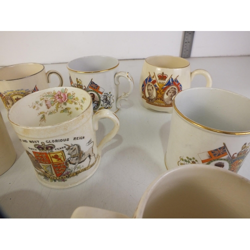 132 - Fourteen pieces of royal memorabilia cups