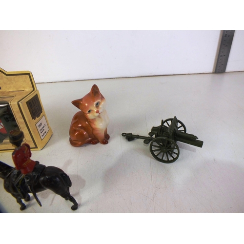 200 - A selection of mixed collectables including a ginger beswick kitten and toy soldiers etc