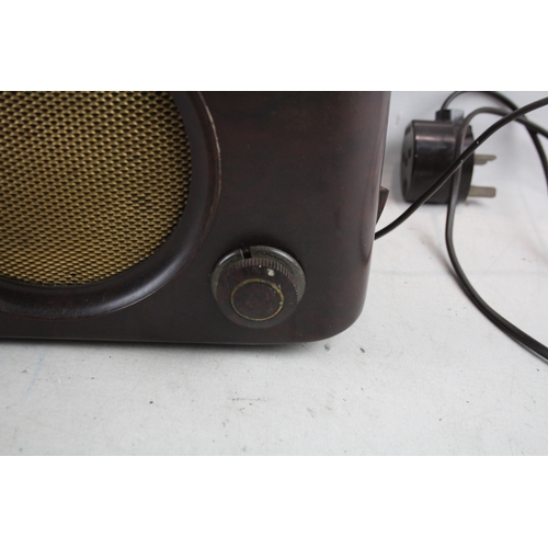 627 - Bush DAC 90 Bakelite Valve Radio Untested