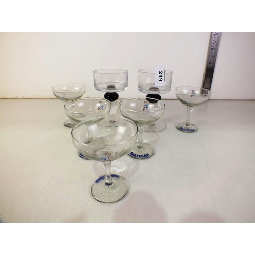 219 - Joblot of vintage glassware- babycham