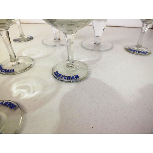 219 - Joblot of vintage glassware- babycham