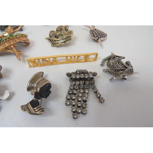 269 - Twenty six vintage brooches including Marcasite, 1940's Nubian Queen etc.