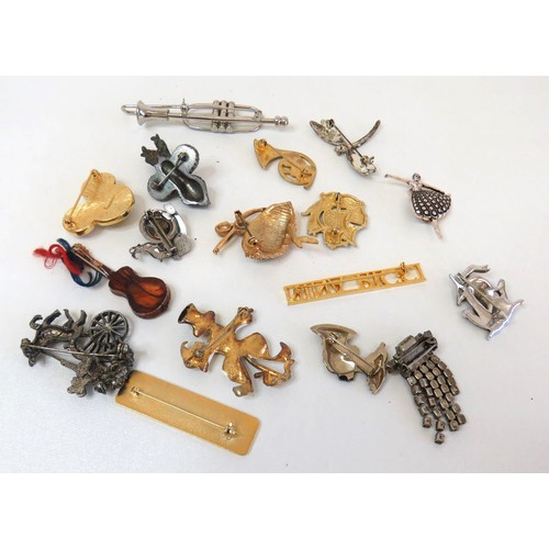 269 - Twenty six vintage brooches including Marcasite, 1940's Nubian Queen etc.