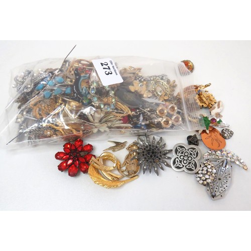 273 - Approx 1kg of assorted vintage and modern brooches