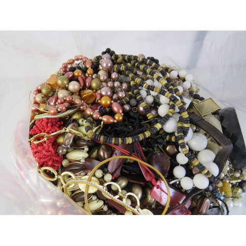 300 - 10kg bag of unsorted costume jewellery.