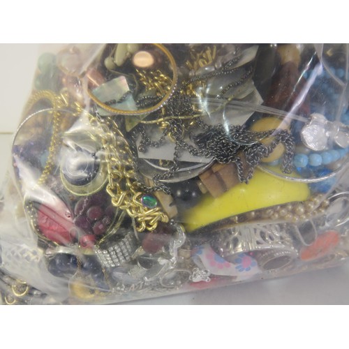 300 - 10kg bag of unsorted costume jewellery.