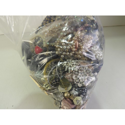 300 - 10kg bag of unsorted costume jewellery.