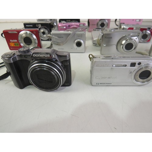 281 - Job lot of digital camera's.