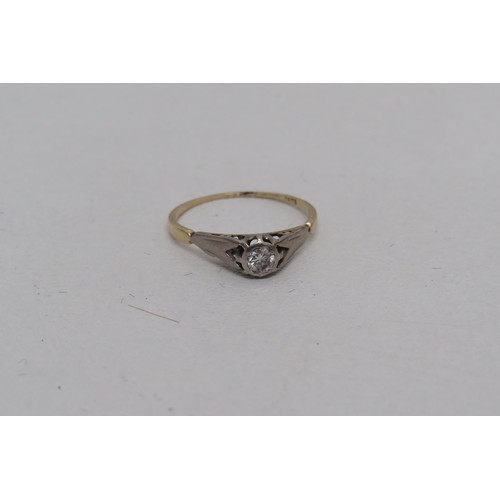 211 - 18ct Gold & Platinum Diamond solitaire ring size M, 1.6g