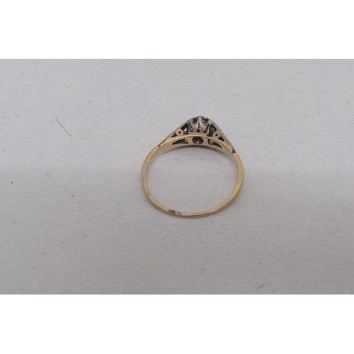 211 - 18ct Gold & Platinum Diamond solitaire ring size M, 1.6g