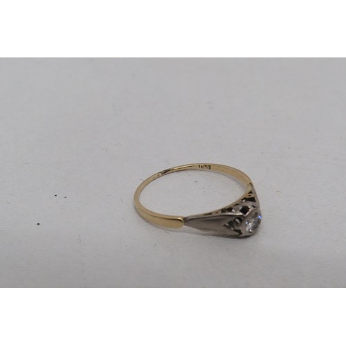 211 - 18ct Gold & Platinum Diamond solitaire ring size M, 1.6g