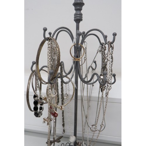 444 - Silver jewellery on stand