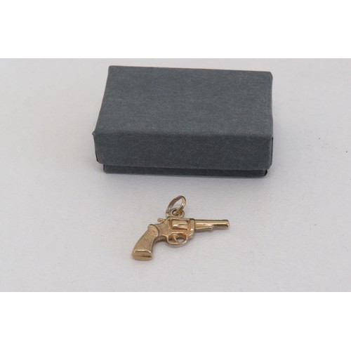 5 - 9ct Gold Pistol charm/pendant, 1.4g