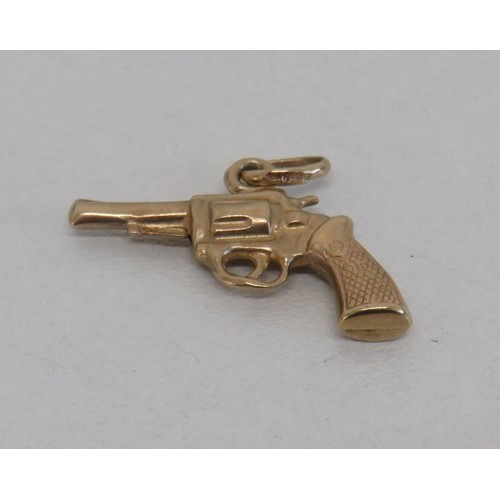 5 - 9ct Gold Pistol charm/pendant, 1.4g