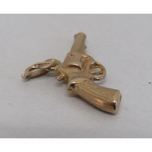 5 - 9ct Gold Pistol charm/pendant, 1.4g