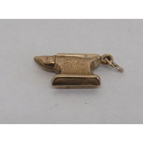 7 - 9ct Gold Blacksmiths Anvil Charm, 0.7g