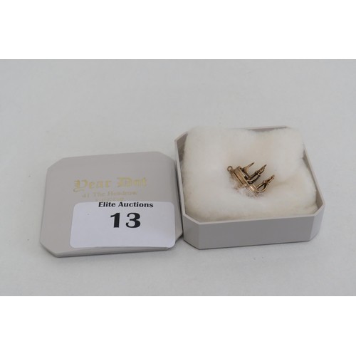 13 - 9ct Gold Opening Ship charm, 4g