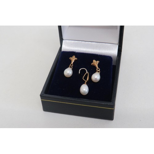 16 - 9ct Gold Pearl drop Earrings and Pendant set.