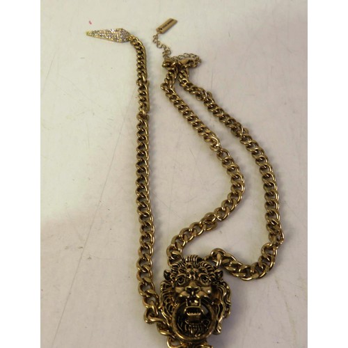 386A - Steve Madden necklace