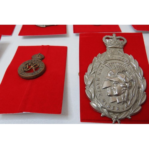 20 - 18 Military   badges to inc 
Second Life Guards 
Royal horse Guards 
First Life Guards