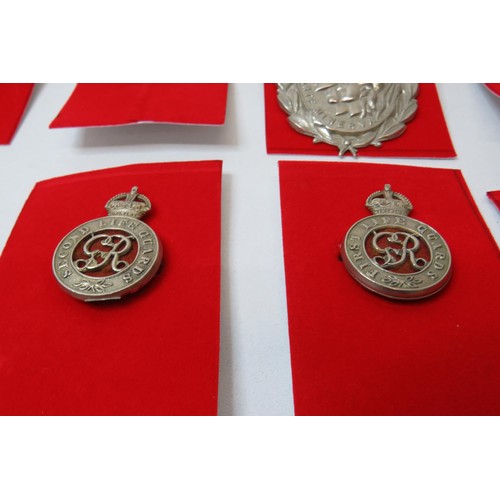 20 - 18 Military   badges to inc 
Second Life Guards 
Royal horse Guards 
First Life Guards