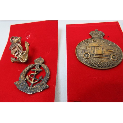 77 - 18 Military Cap/Regimental badges