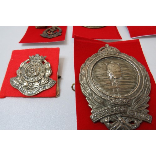 77 - 18 Military Cap/Regimental badges