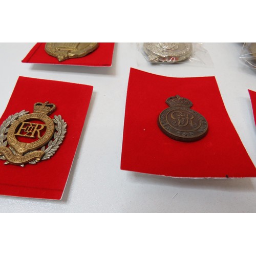 80 - 18 Military Cap/Regimental badges