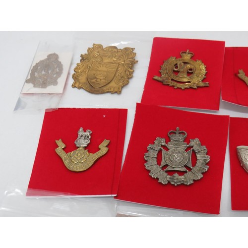 52 - 18 Military Regiment/Cap Badges to Inc 
Rocky Mointain Rangers
X1
Kimberley Regiment