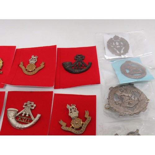 52 - 18 Military Regiment/Cap Badges to Inc 
Rocky Mointain Rangers
X1
Kimberley Regiment