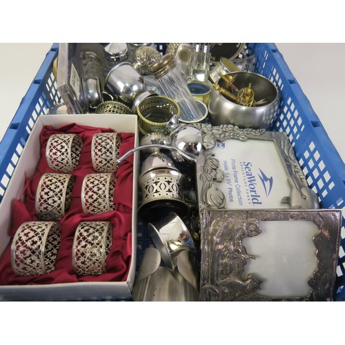 145 - Job lot of metal ware items including napkin rings.