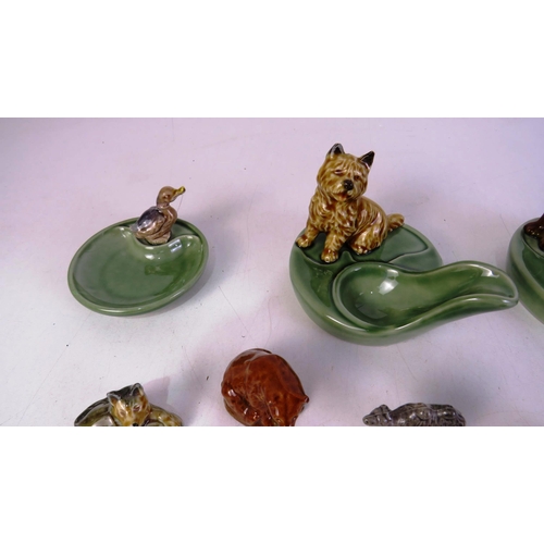 120 - Mixed lot of wade whimsies and wade whimsie ashtray, pin dish