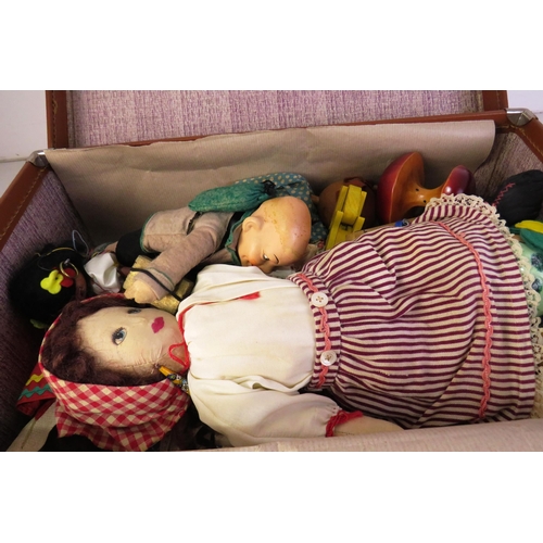 128 - Joblot of assorted dolls and puppets