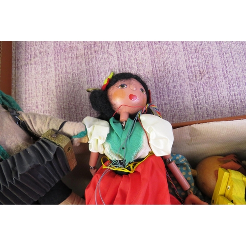 128 - Joblot of assorted dolls and puppets