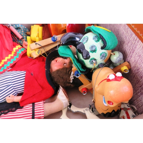 128 - Joblot of assorted dolls and puppets