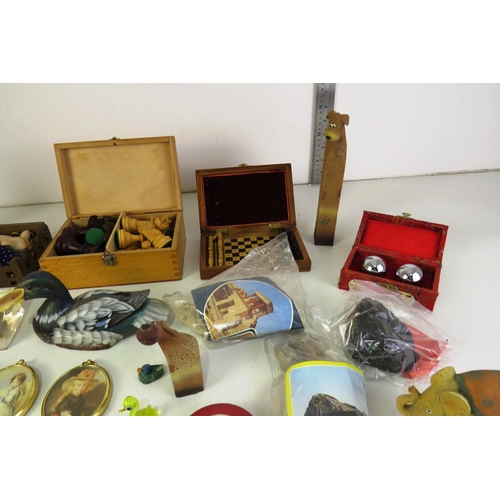 130 - Mixed lot of collectables to include ducks, oriental etc