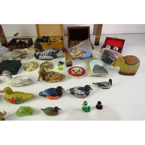 130 - Mixed lot of collectables to include ducks, oriental etc